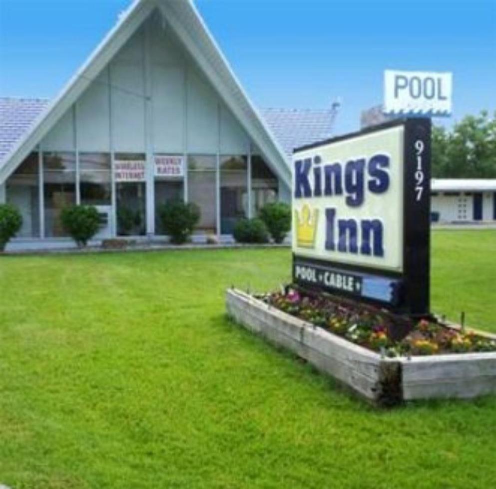 Kings Inn Cleveland Стронгсвил Екстериор снимка