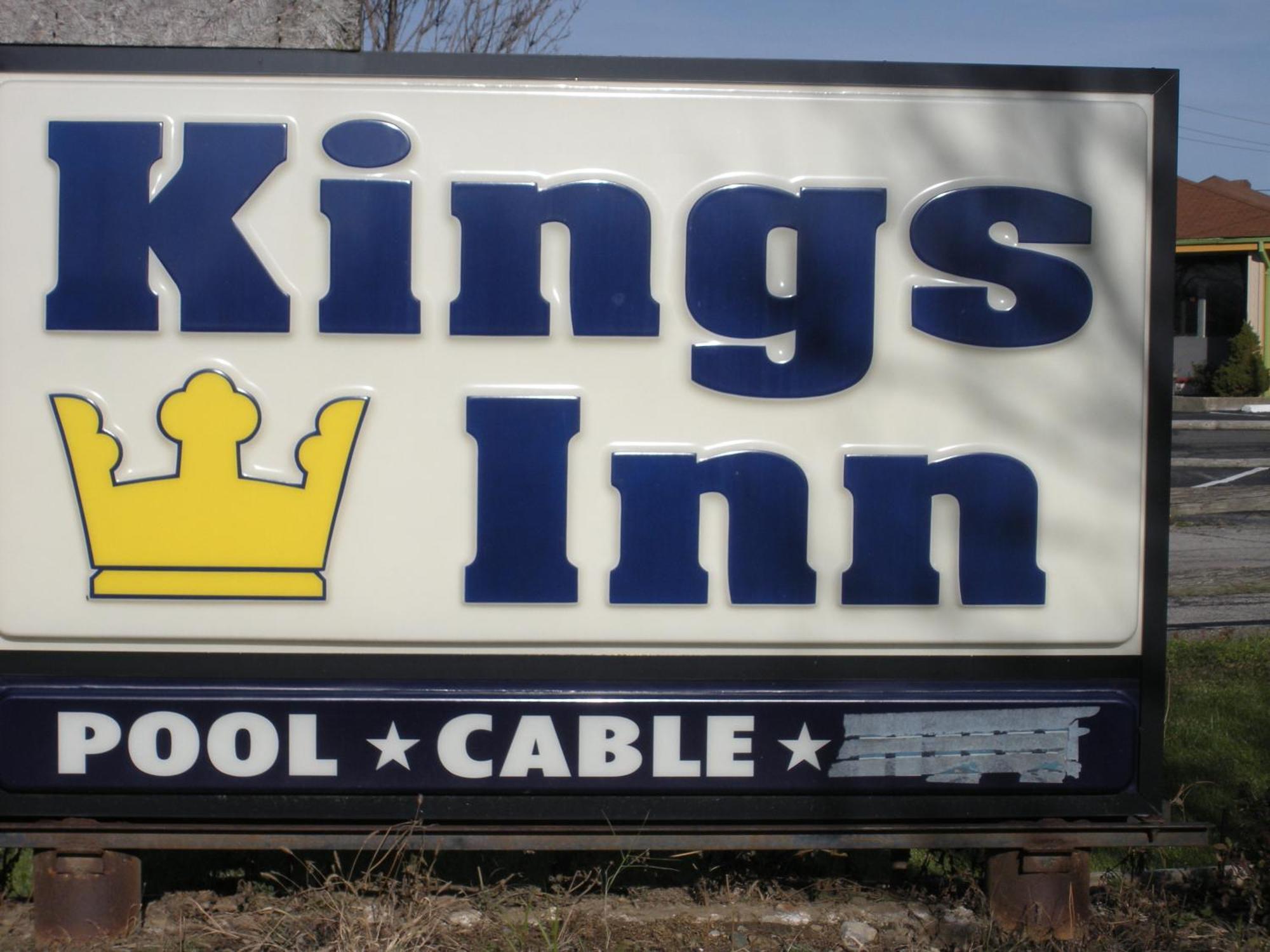 Kings Inn Cleveland Стронгсвил Екстериор снимка