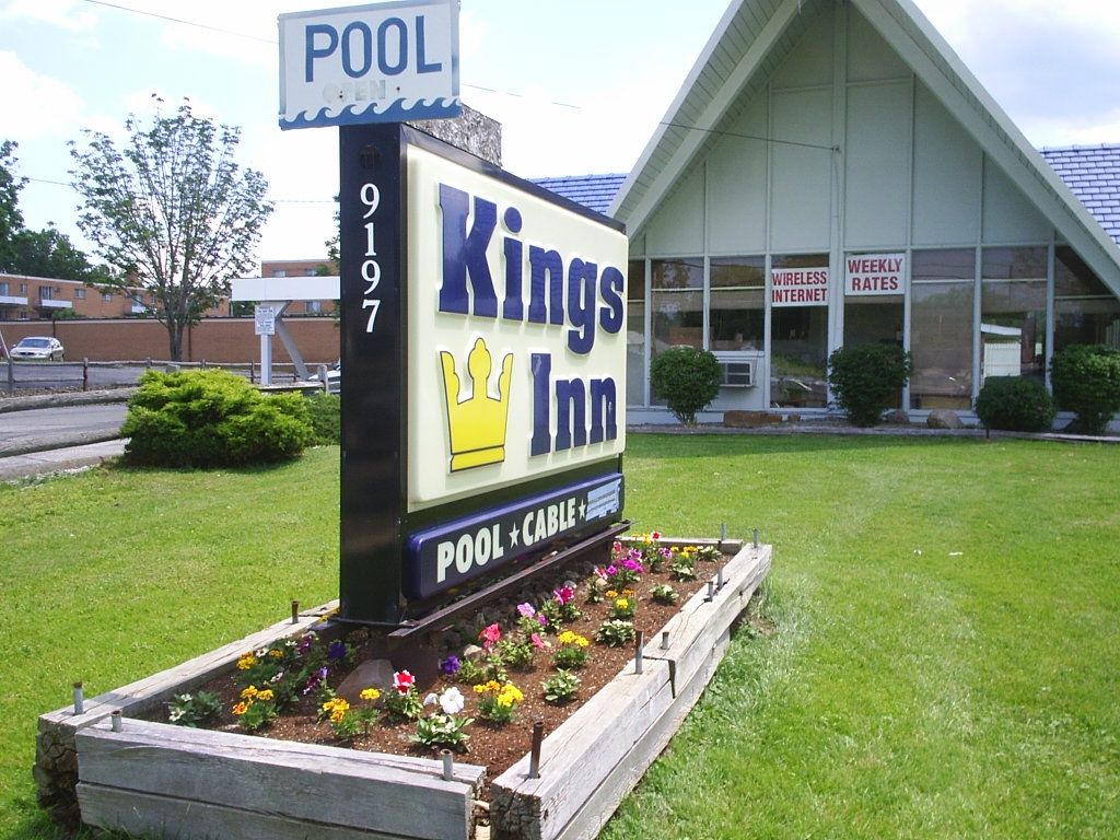 Kings Inn Cleveland Стронгсвил Екстериор снимка