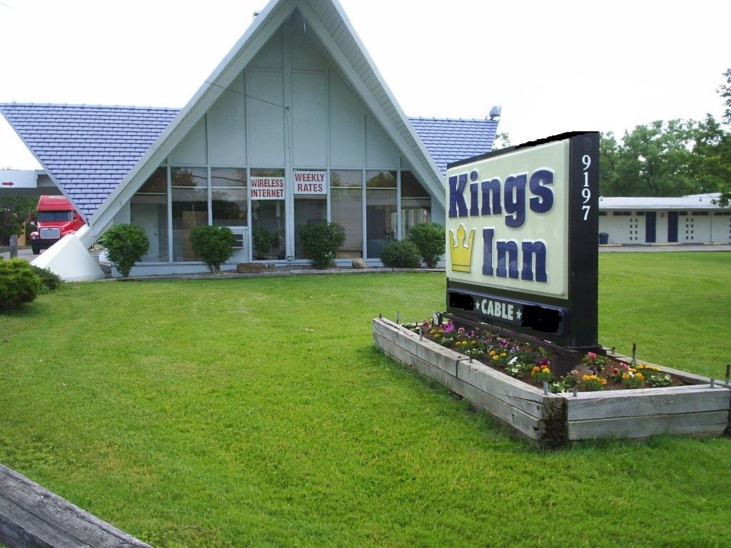 Kings Inn Cleveland Стронгсвил Екстериор снимка