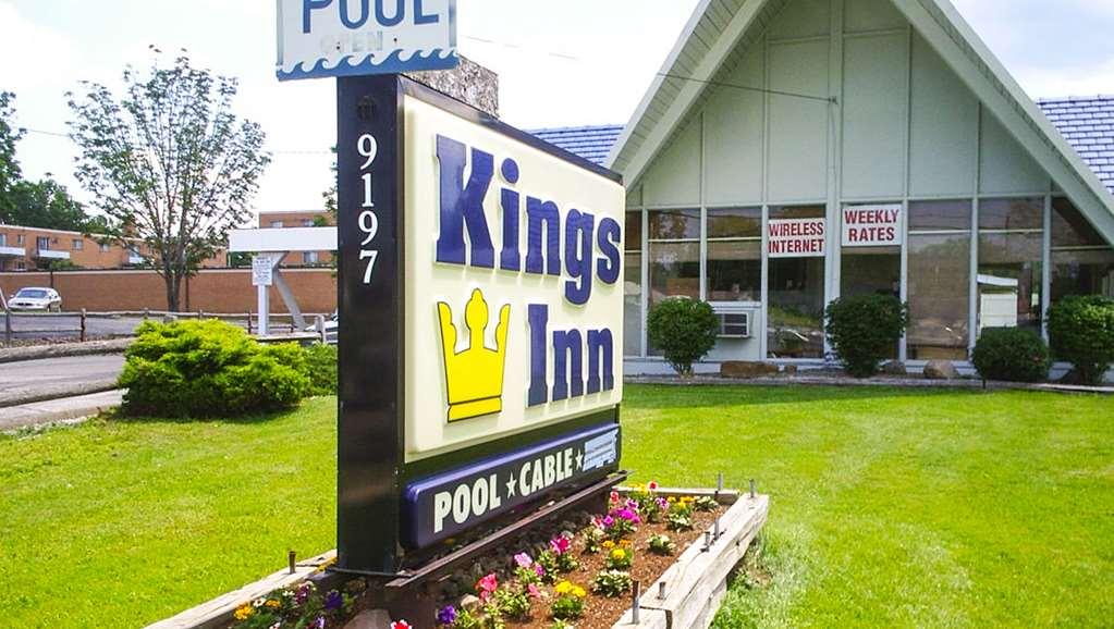 Kings Inn Cleveland Стронгсвил Екстериор снимка